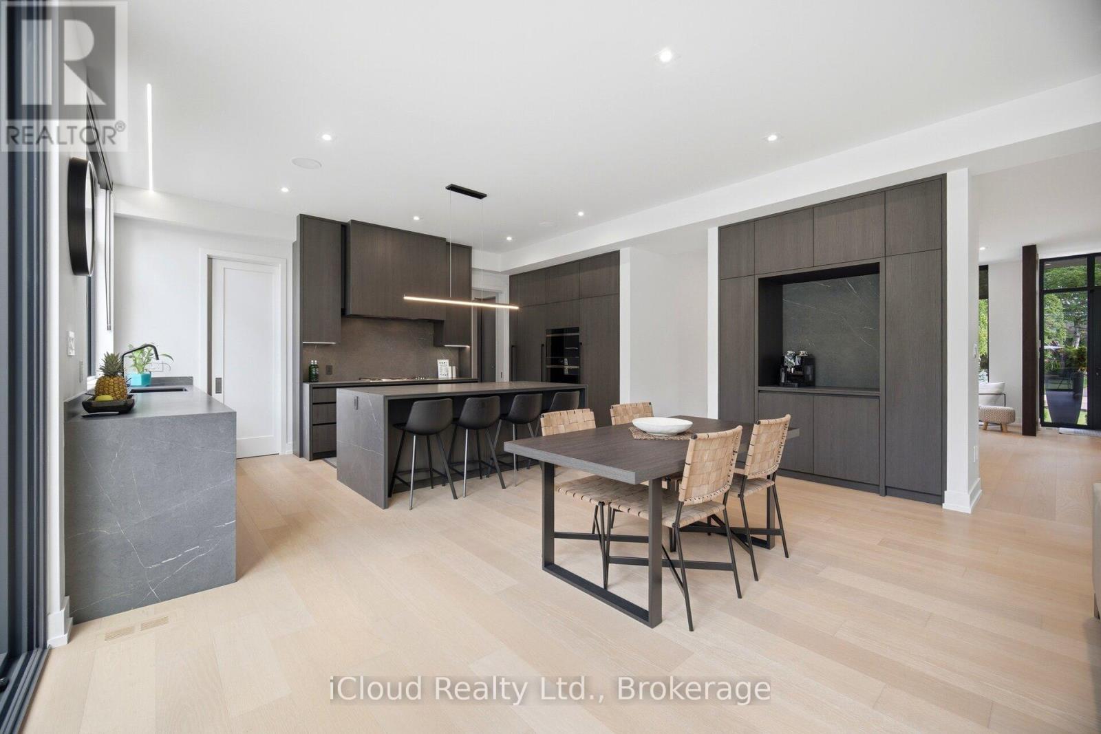 1590 Kenmuir Avenue, Mississauga, ON
