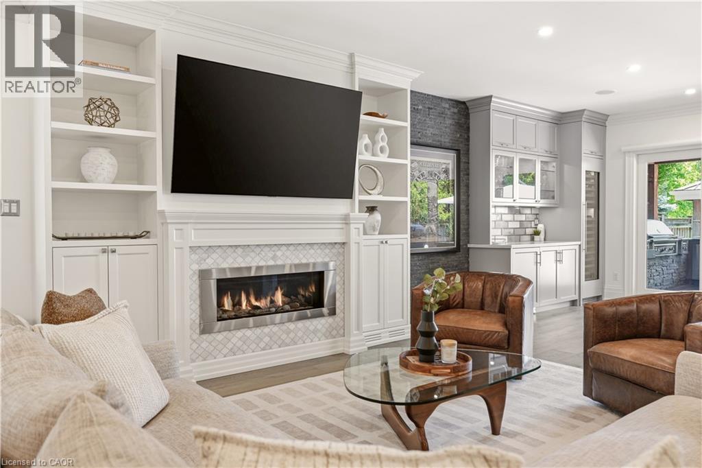 Living room - 336 Newbold Court, Burlington, ON