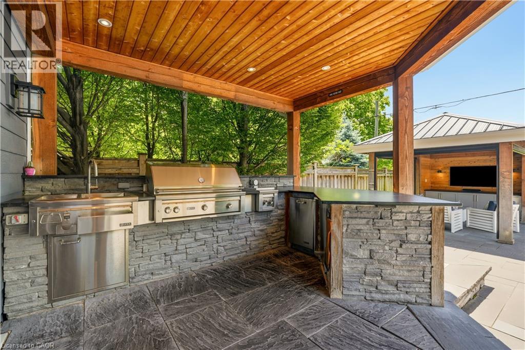 Patio terrace - 336 Newbold Court, Burlington, ON