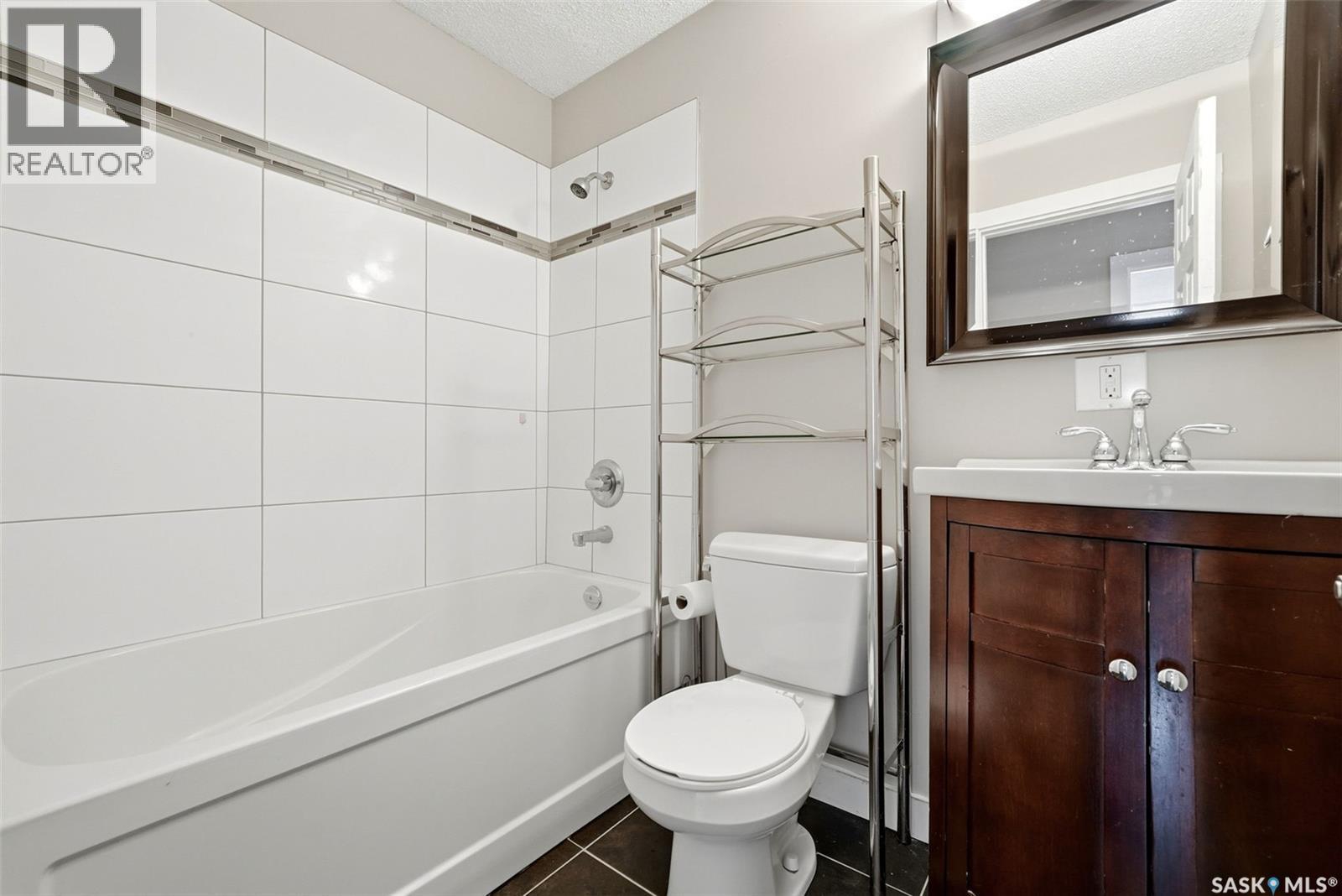 3 230 Broadway Avenue E, Regina, SK