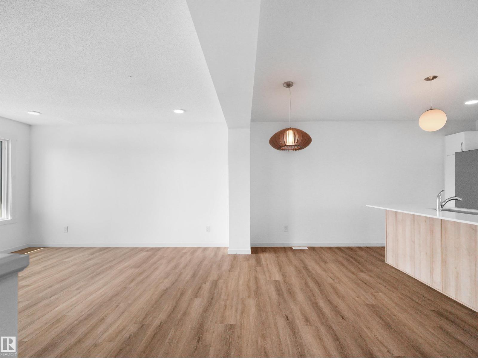 1230 Aster Bv Nw, Edmonton, AB