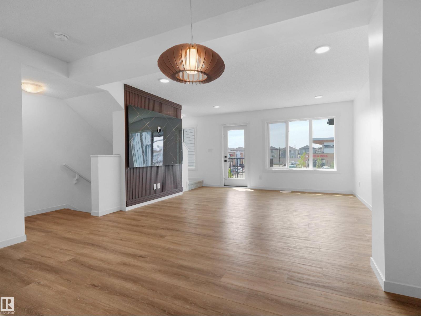 1230 Aster Bv Nw, Edmonton, AB