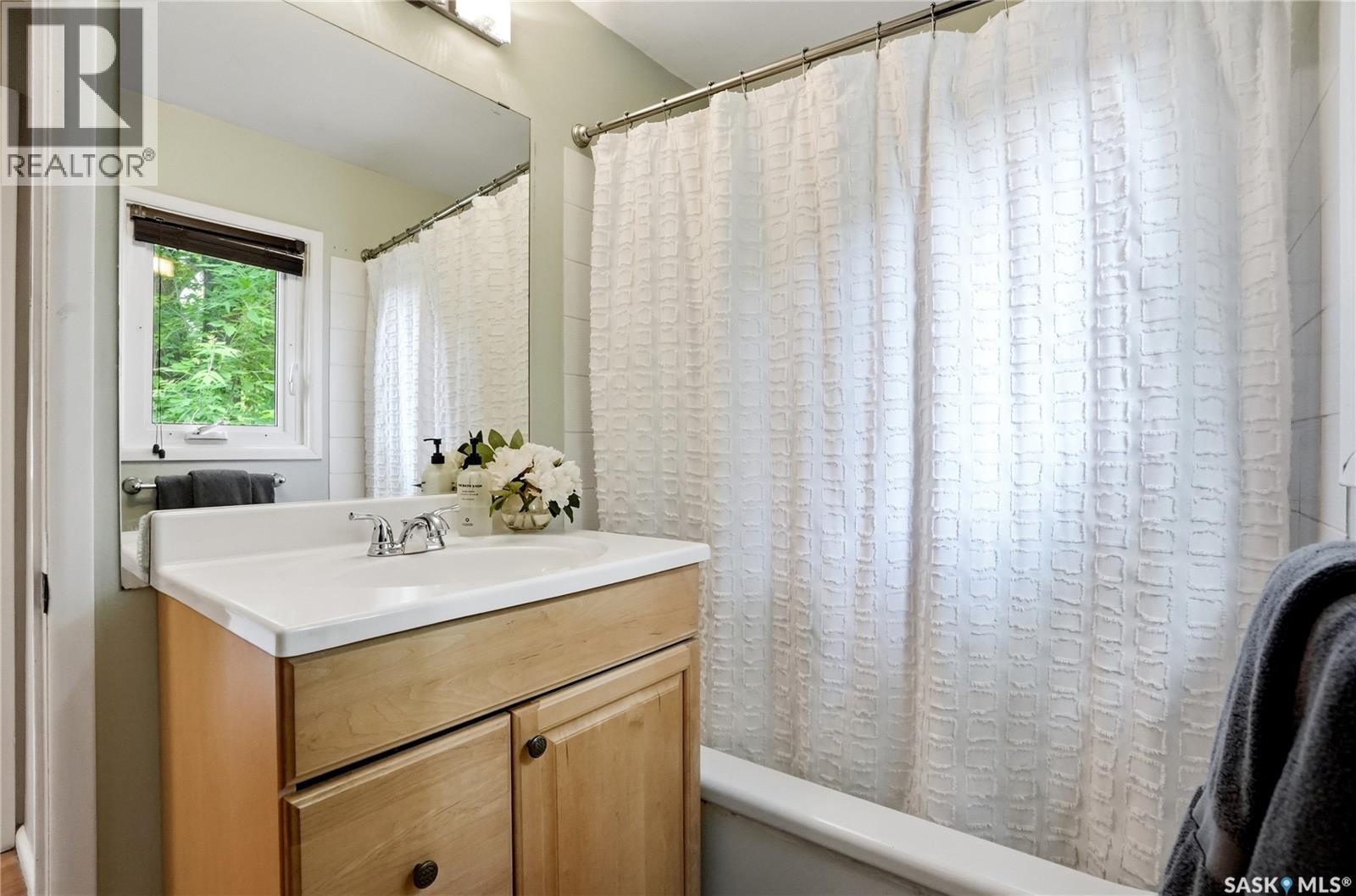 114 7Th Street E, Saskatoon, SK