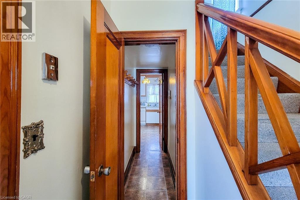 12 East 27Th Street, Hamilton, ON