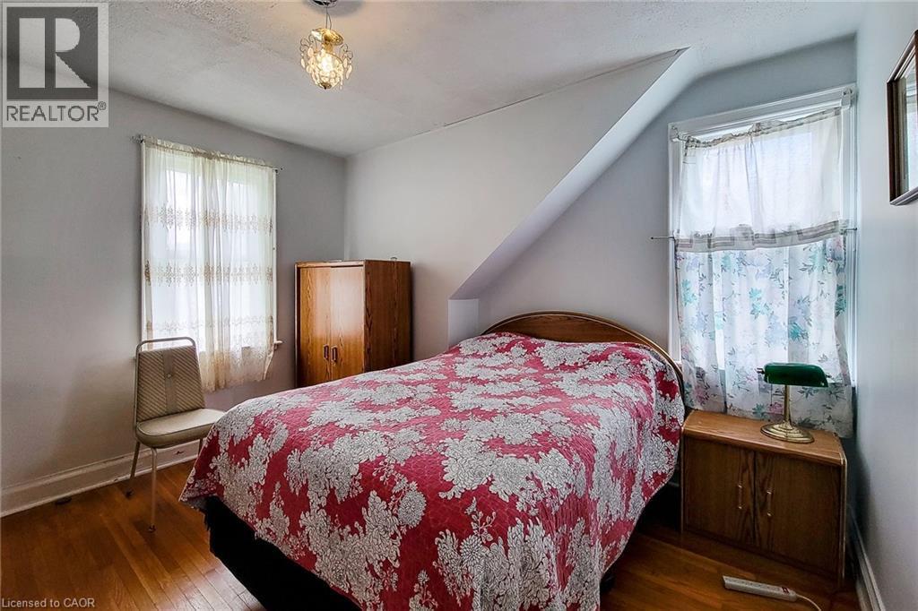12 East 27Th Street, Hamilton, ON