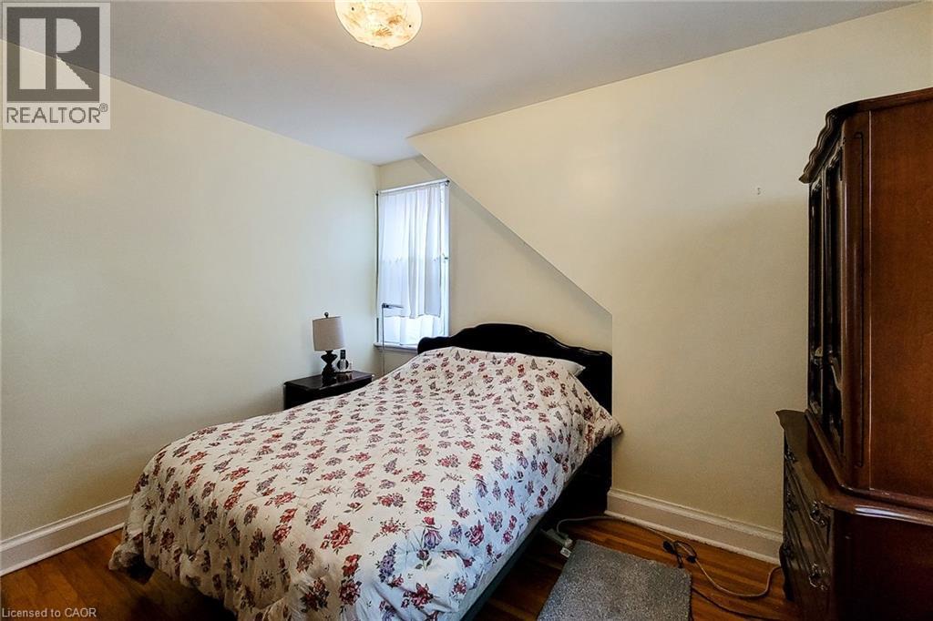 12 East 27Th Street, Hamilton, ON