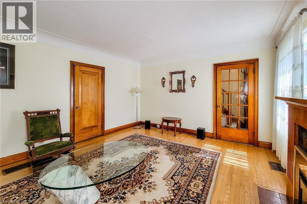 12 East 27Th Street, Hamilton, ON