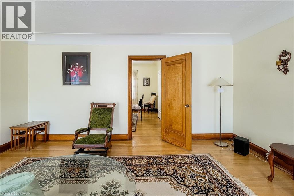 12 East 27Th Street, Hamilton, ON
