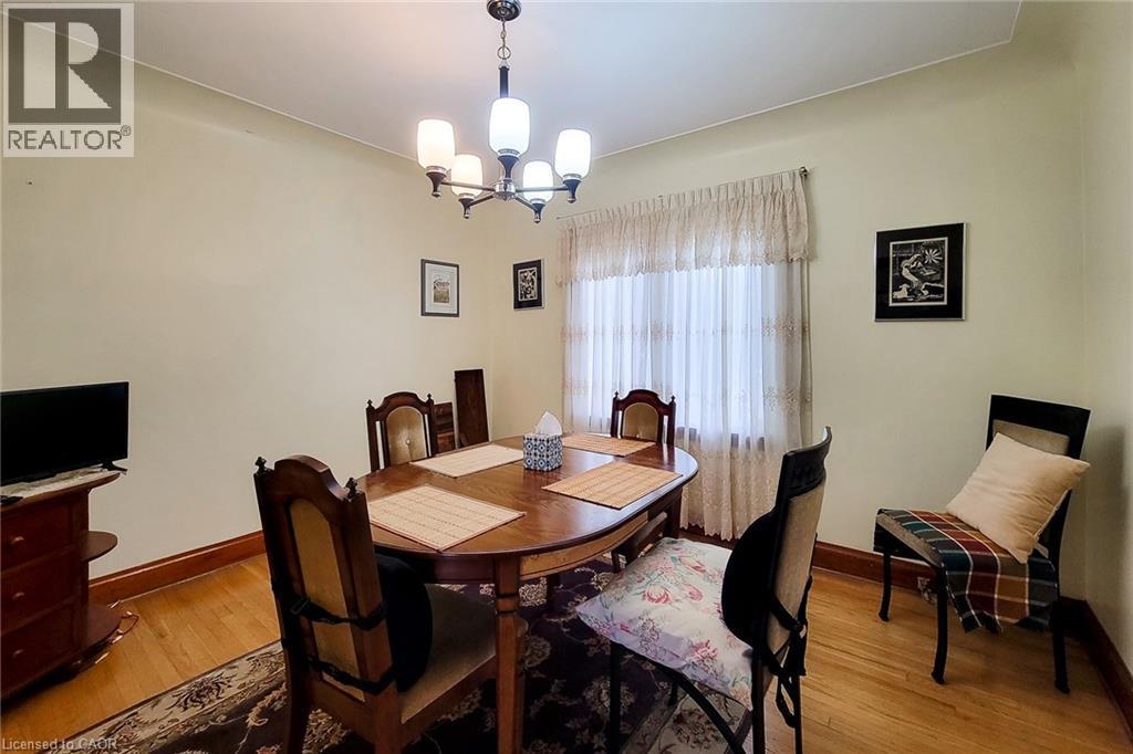 12 East 27Th Street, Hamilton, ON