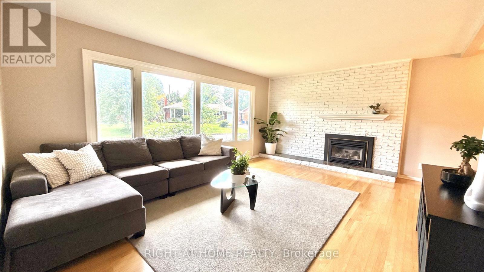 989 Goren Avenue, Ottawa, ON
