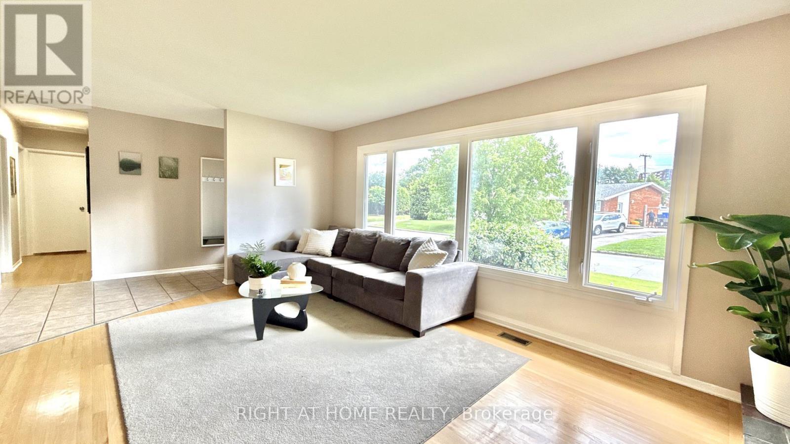 989 Goren Avenue, Ottawa, ON