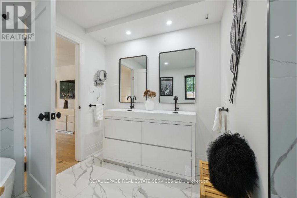 169 Oakes Drive, Mississauga, ON