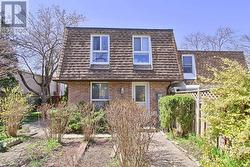 5 PENWICK CRESCENT Richmond Hill, ON L4C 5B3
