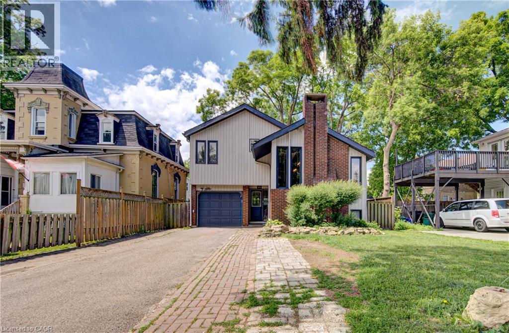 Front house - 154 Grand Avenue S, Cambridge, ON