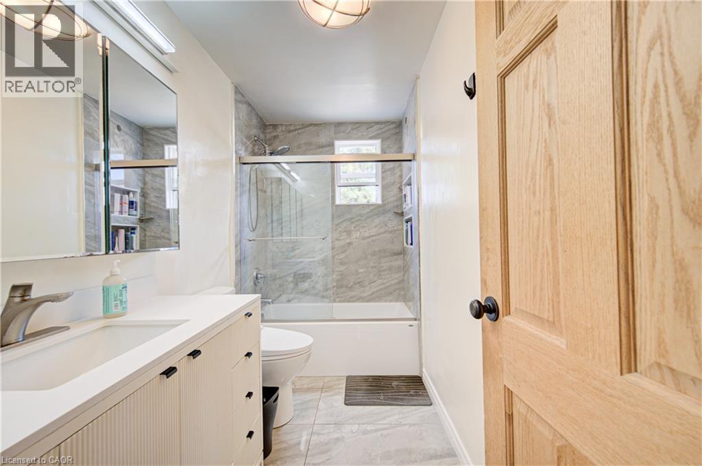 Bathroom - 154 Grand Avenue S, Cambridge, ON
