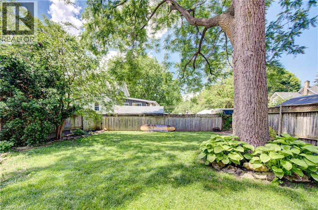 Yard - 154 Grand Avenue S, Cambridge, ON