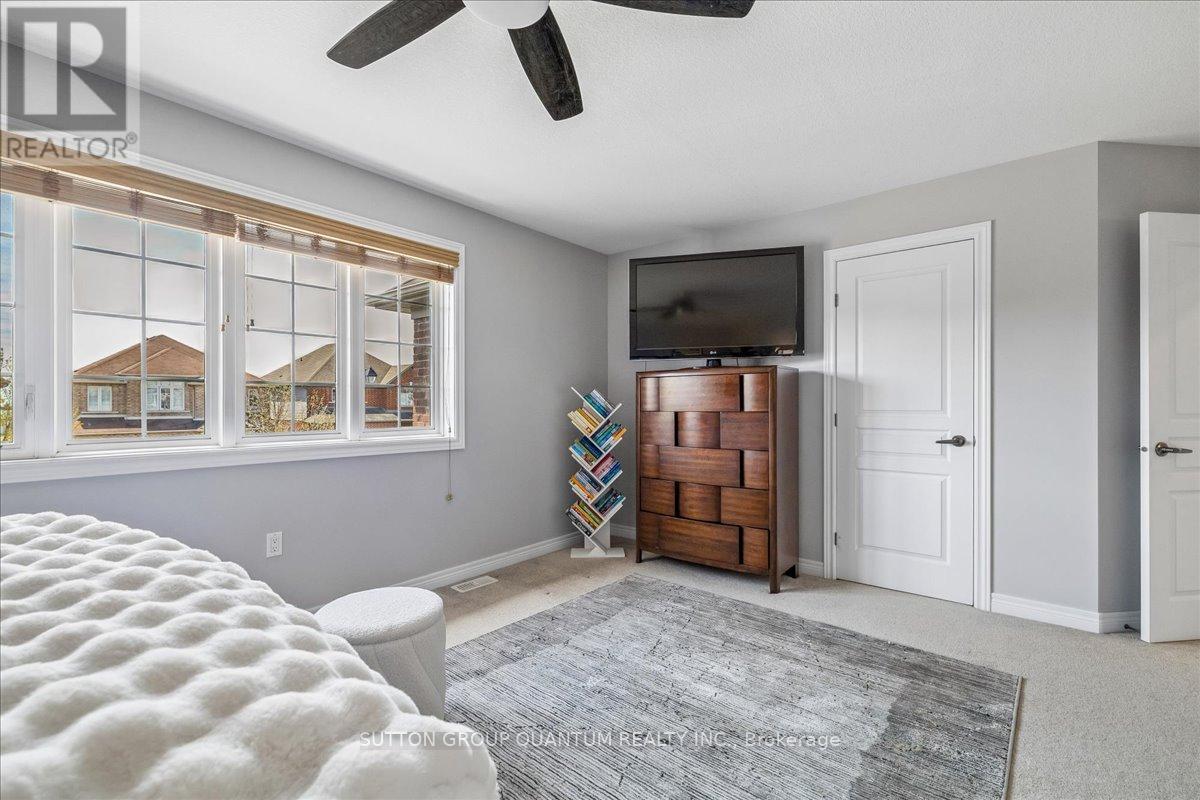 92 Garinger Crescent, Hamilton, ON