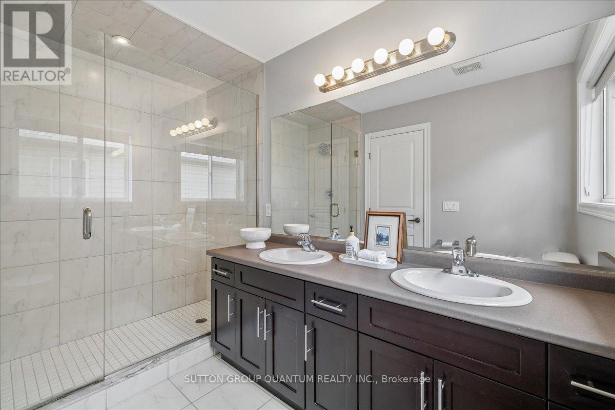 92 Garinger Crescent, Hamilton, ON