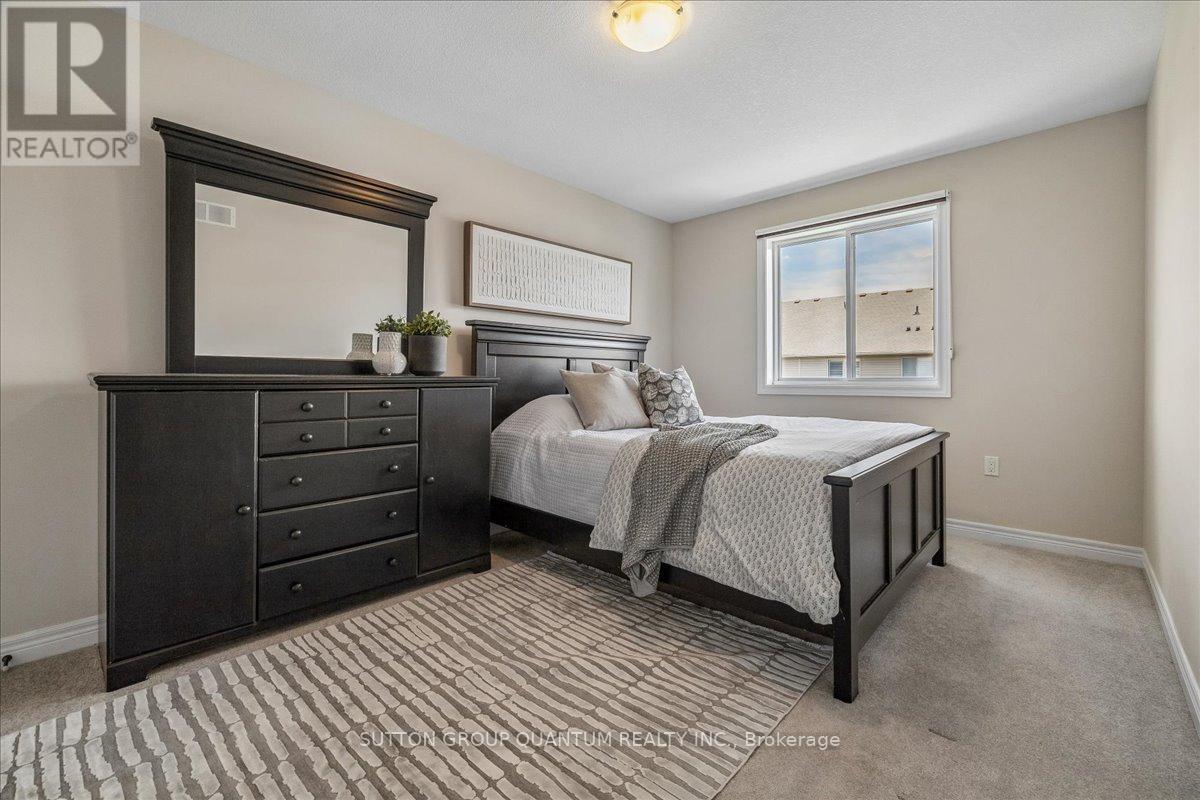 92 Garinger Crescent, Hamilton, ON