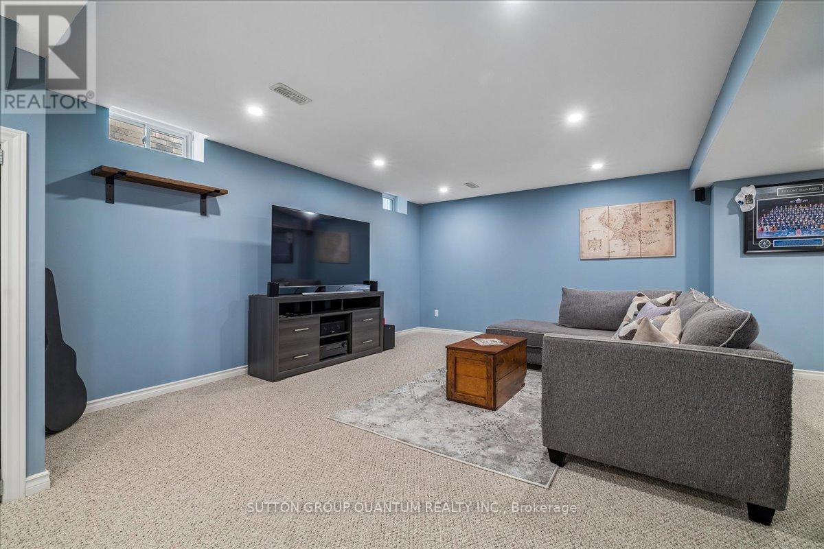 92 Garinger Crescent, Hamilton, ON