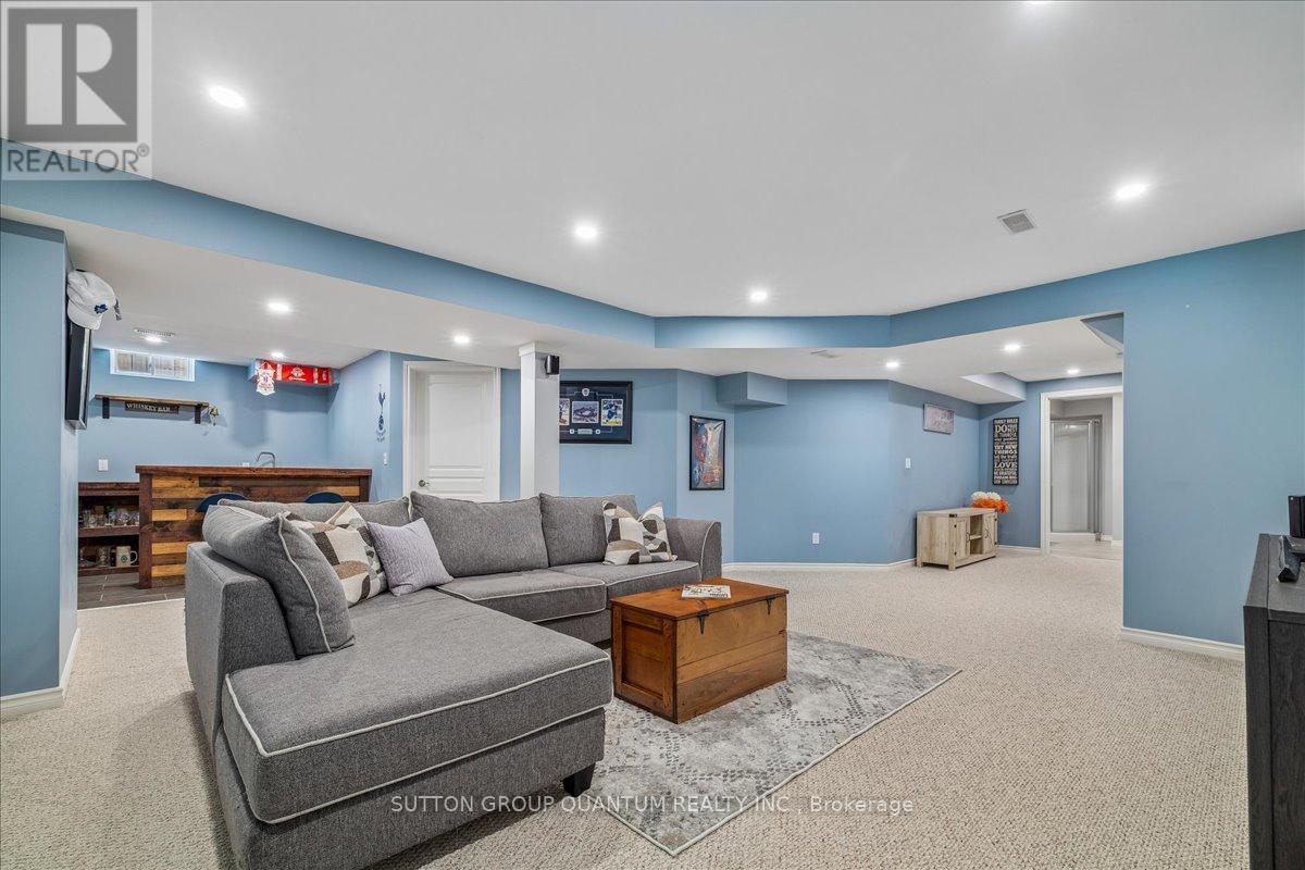 92 Garinger Crescent, Hamilton, ON