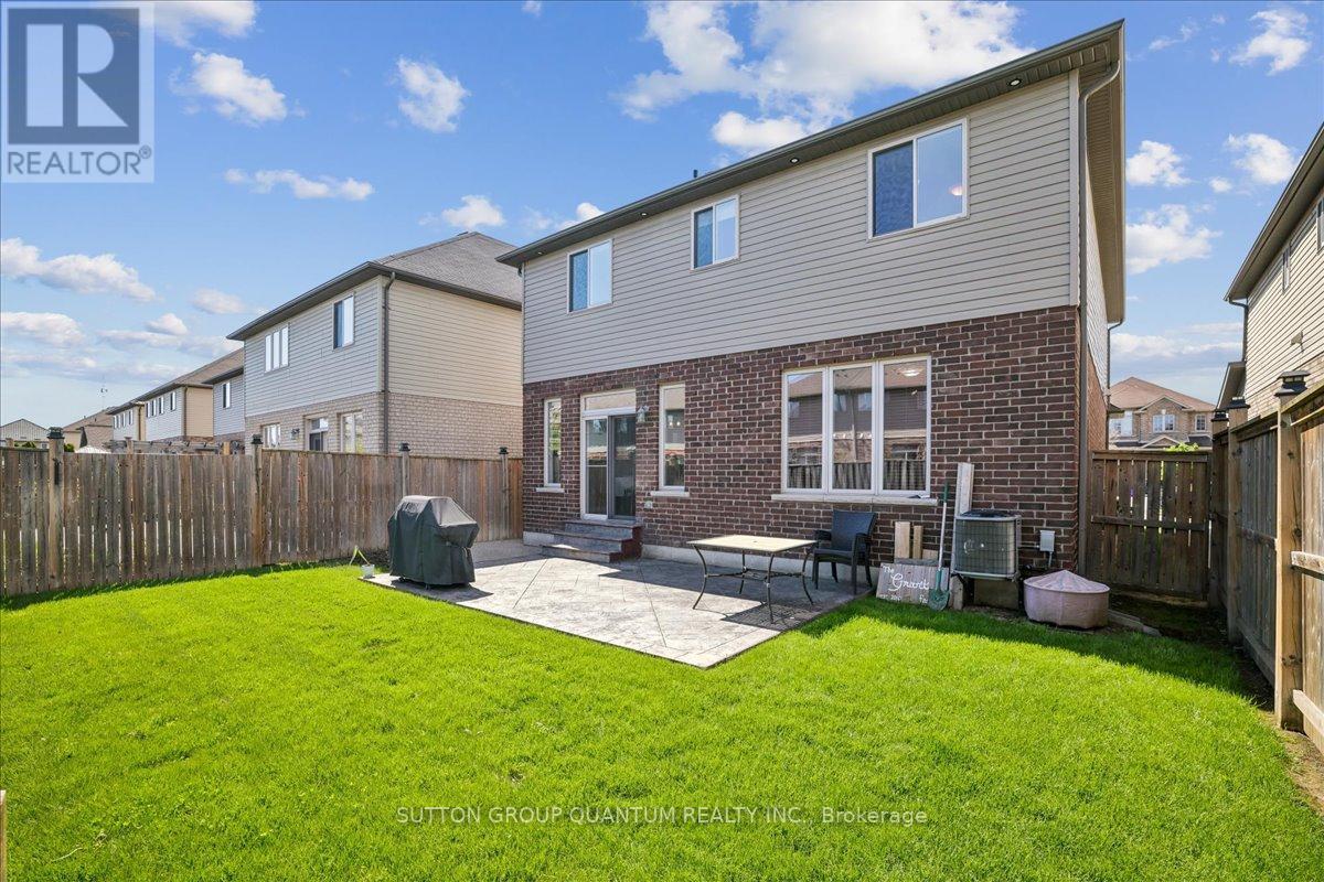 92 Garinger Crescent, Hamilton, ON