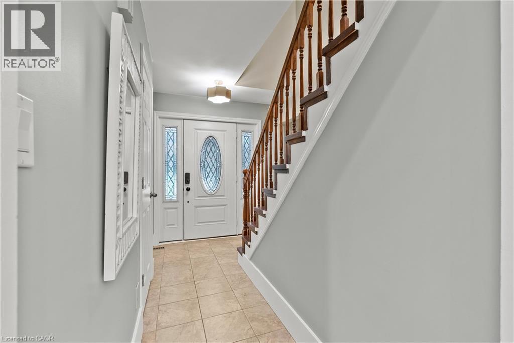 Entrance foyer - 44 Fireside Drive, Hamilton, ON
