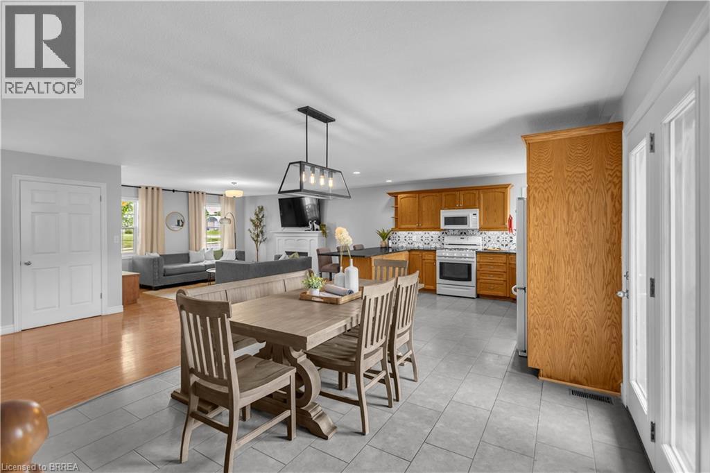 5 Walpole Drive, Haldimand, ON - Indoor Photo Showing Dining Room