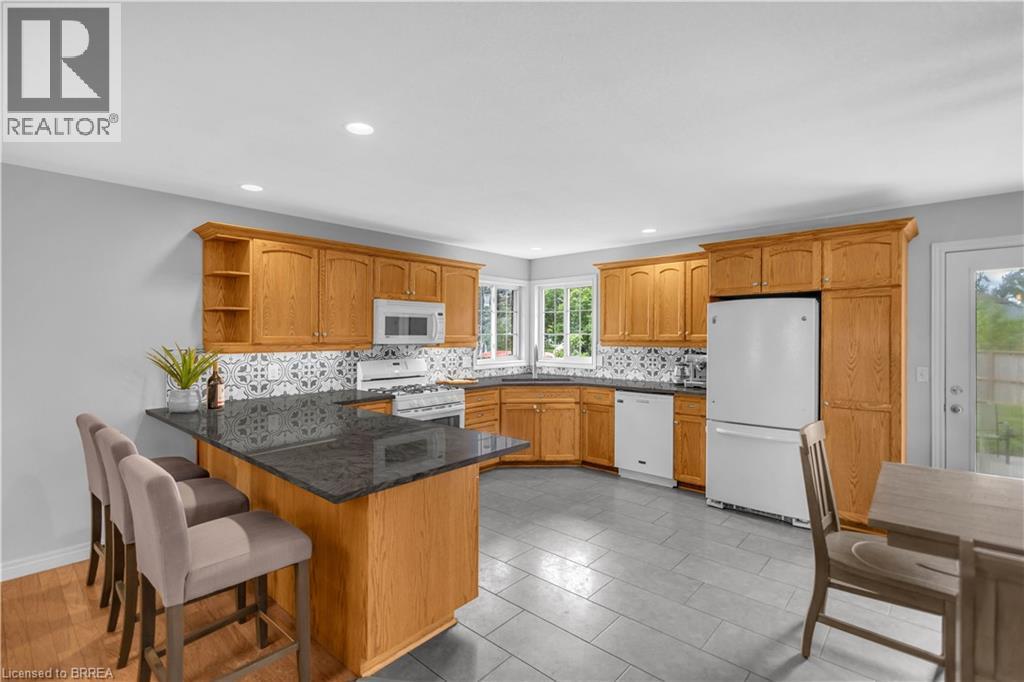 5 Walpole Drive, Haldimand, ON - Indoor Photo Showing Kitchen With Double Sink