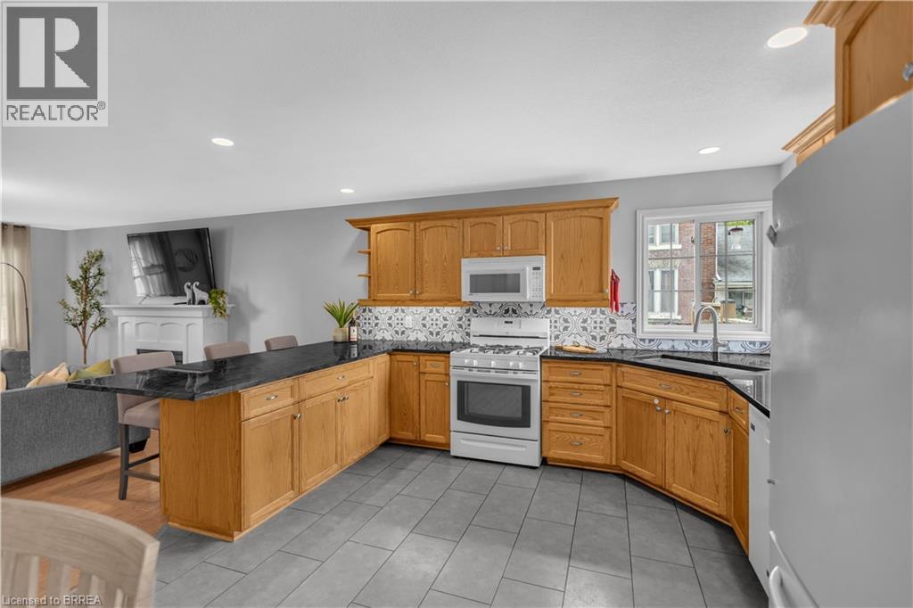 5 Walpole Drive, Haldimand, ON - Indoor Photo Showing Kitchen With Double Sink