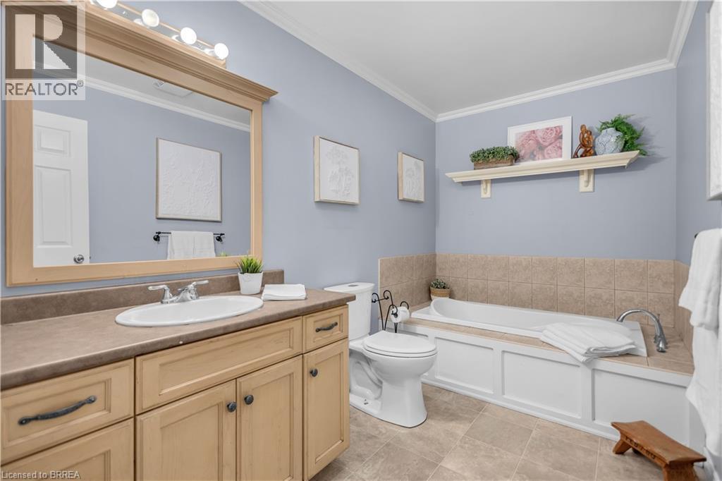 5 Walpole Drive, Haldimand, ON - Indoor Photo Showing Bathroom