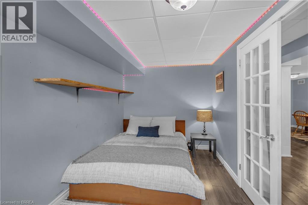5 Walpole Drive, Haldimand, ON - Indoor Photo Showing Bedroom