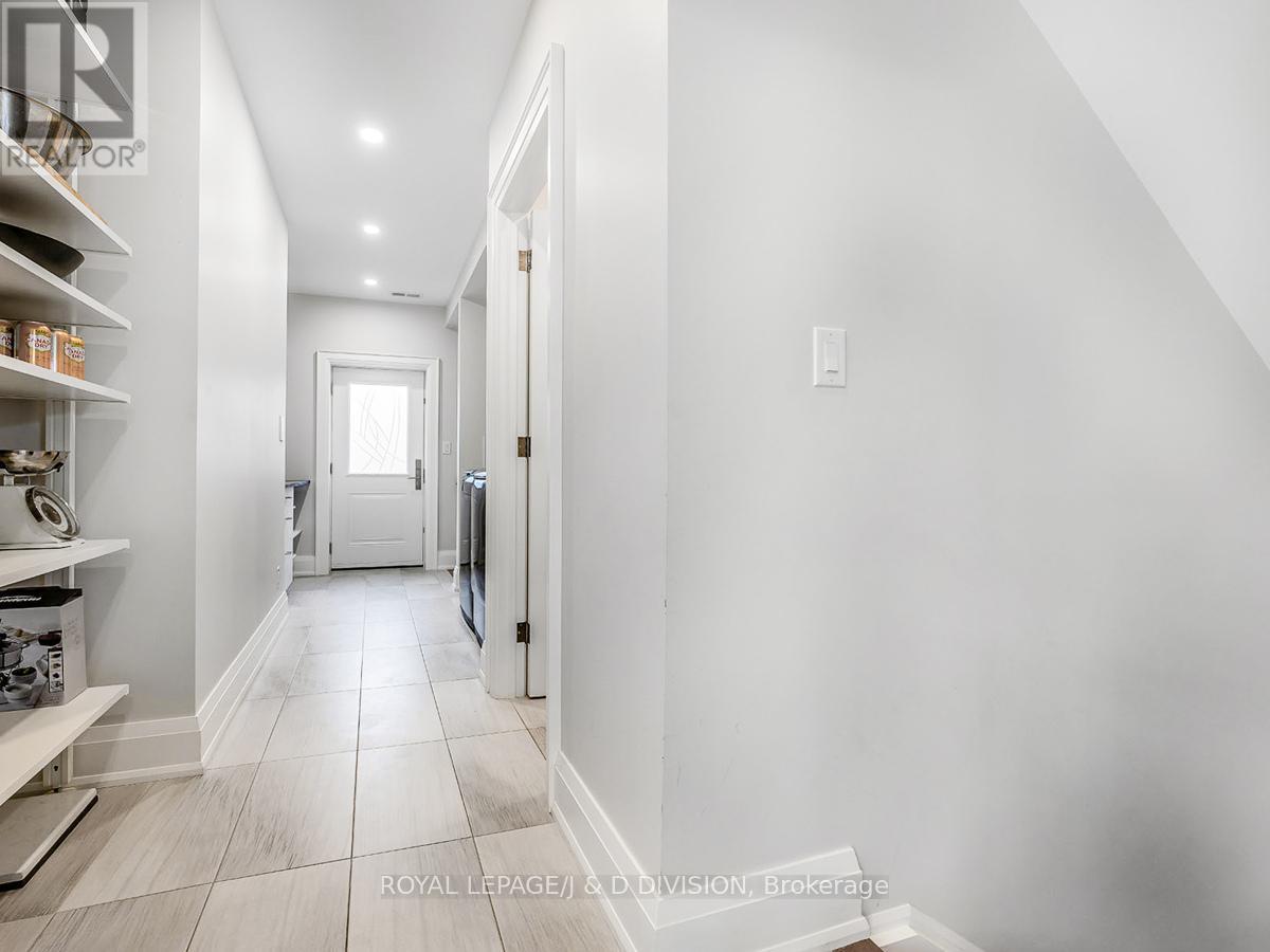 Main Flr Laundry,Side Door,Extra Mudroom /Storage - 30 Broadleaf Road, Toronto, ON