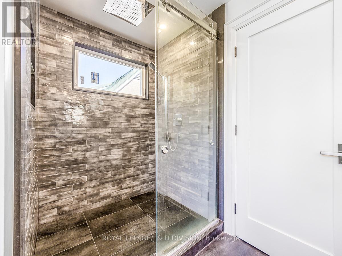 Primary Washroom - 30 Broadleaf Road, Toronto, ON