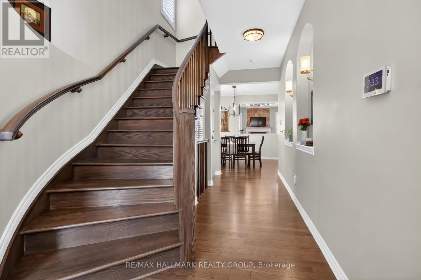 33 Summitview Drive, Ottawa, ON