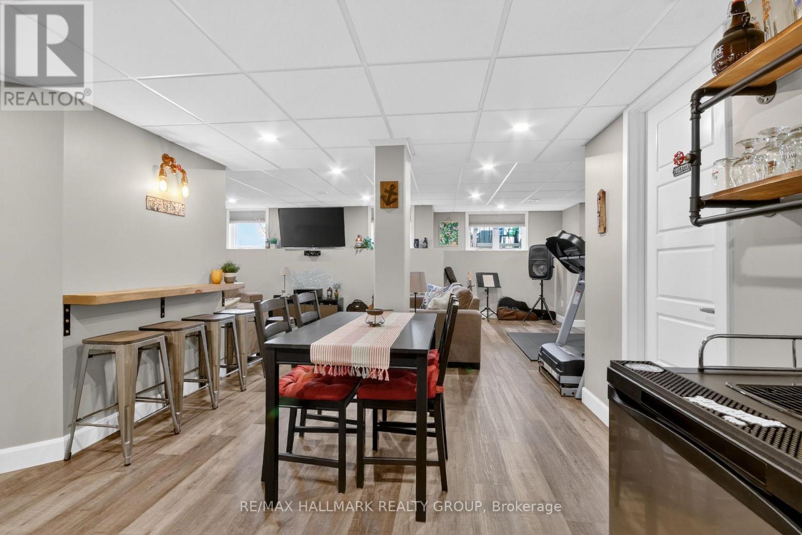 33 Summitview Drive, Ottawa, ON