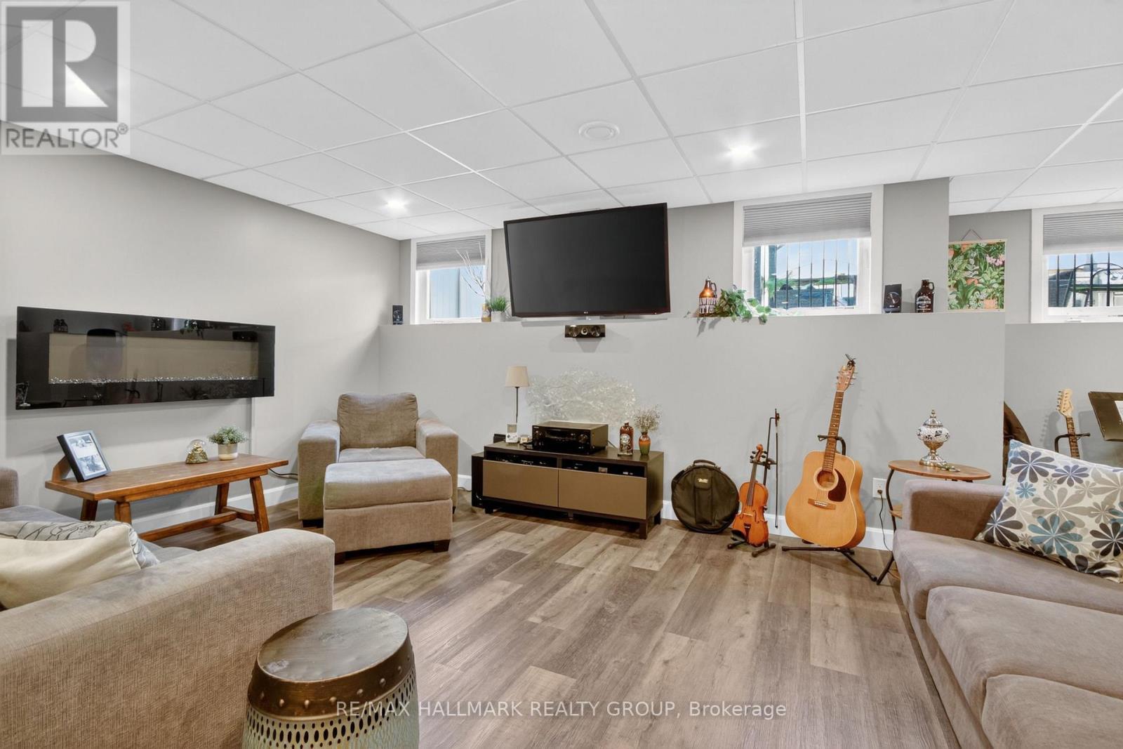 33 Summitview Drive, Ottawa, ON