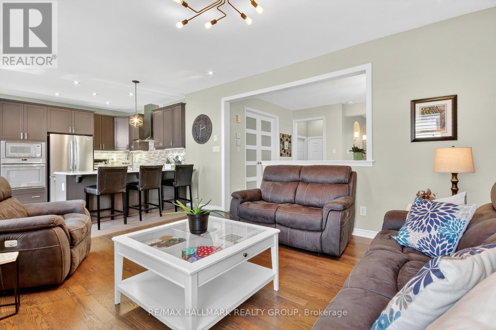 33 Summitview Drive, Ottawa, ON
