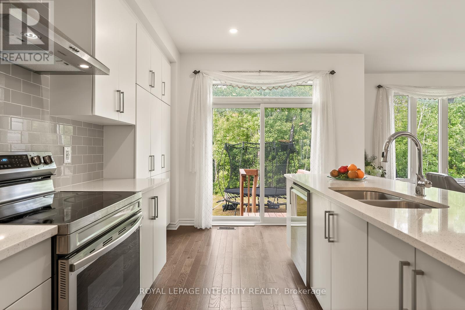 655 Persimmon Way, Ottawa, ON