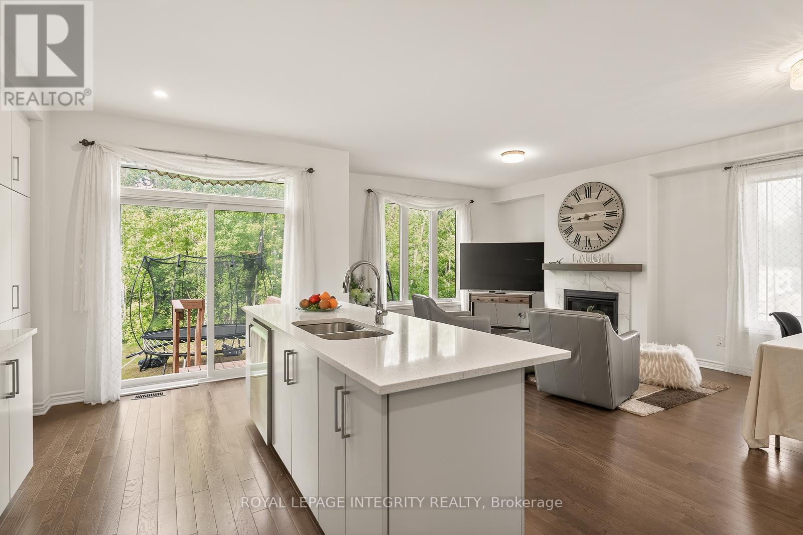 655 Persimmon Way, Ottawa, ON