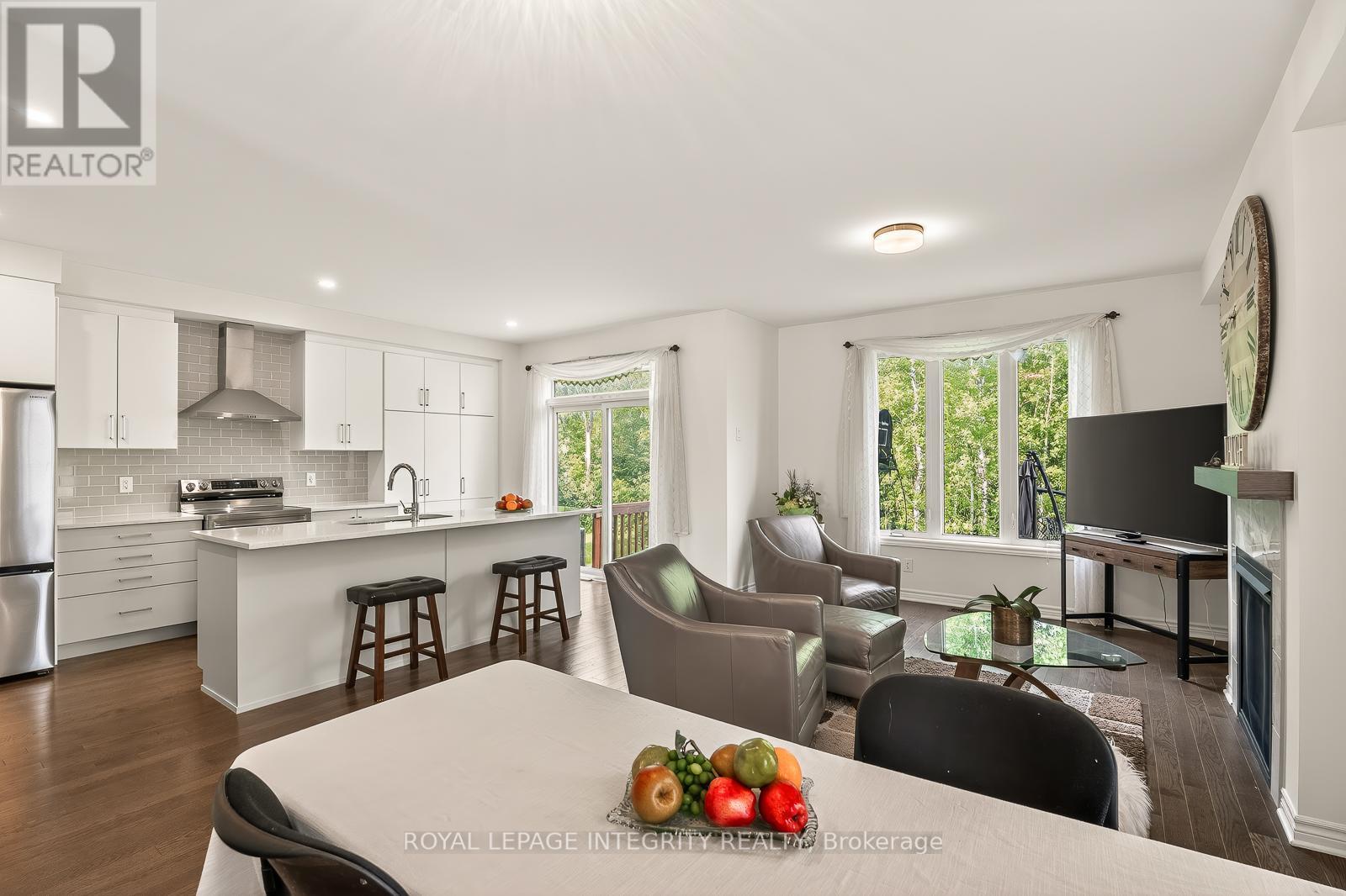 655 Persimmon Way, Ottawa, ON