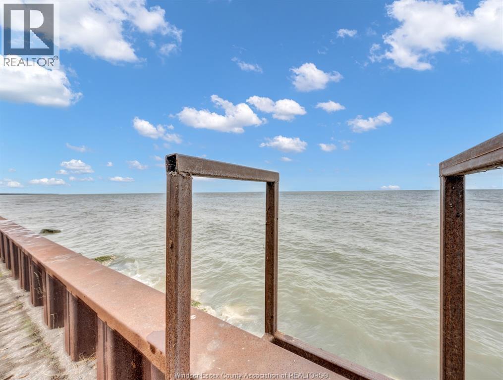 1006 Point Pelee Drive, Leamington, ON