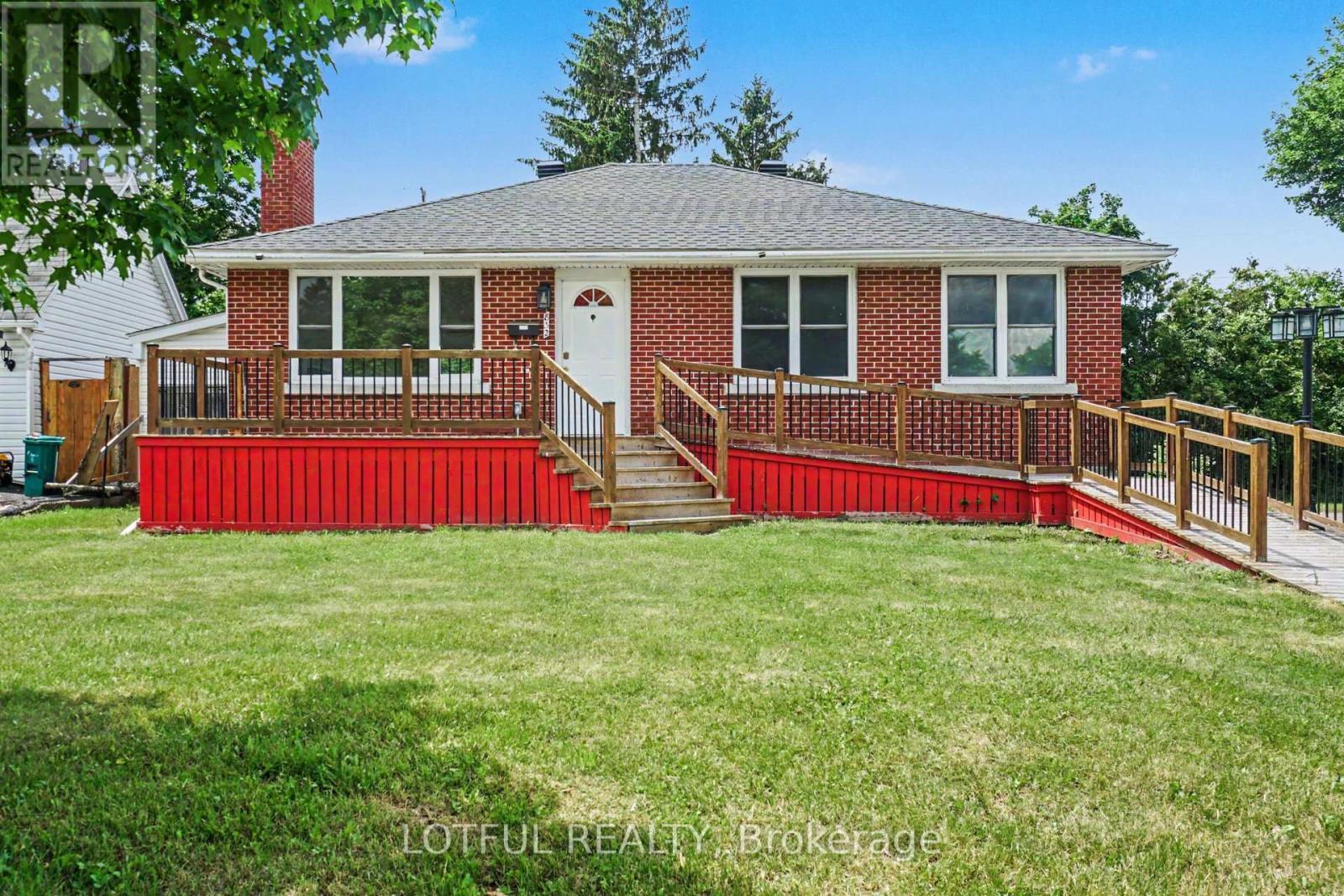 832 Rex Avenue, Ottawa, ON