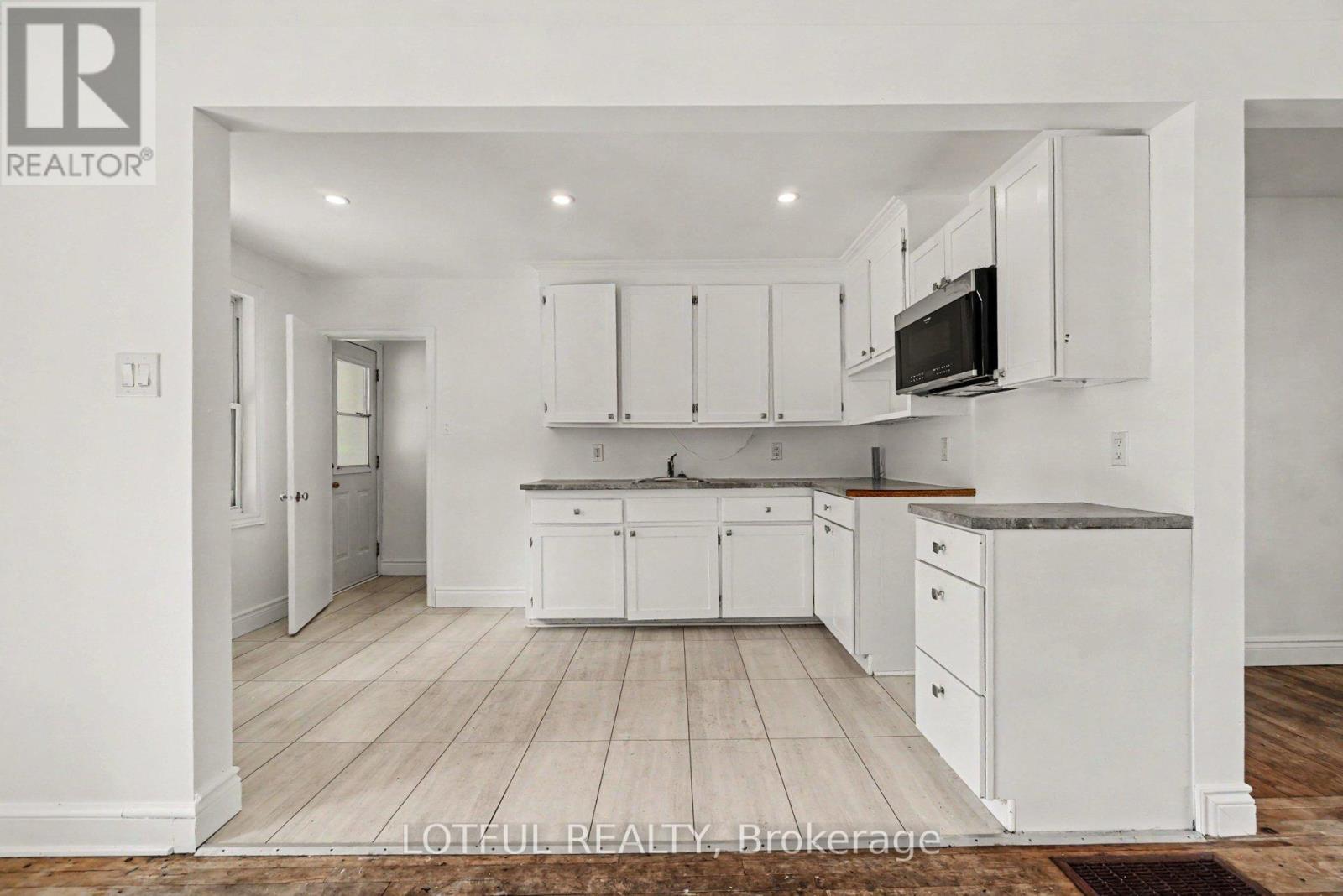 832 Rex Avenue, Ottawa, ON