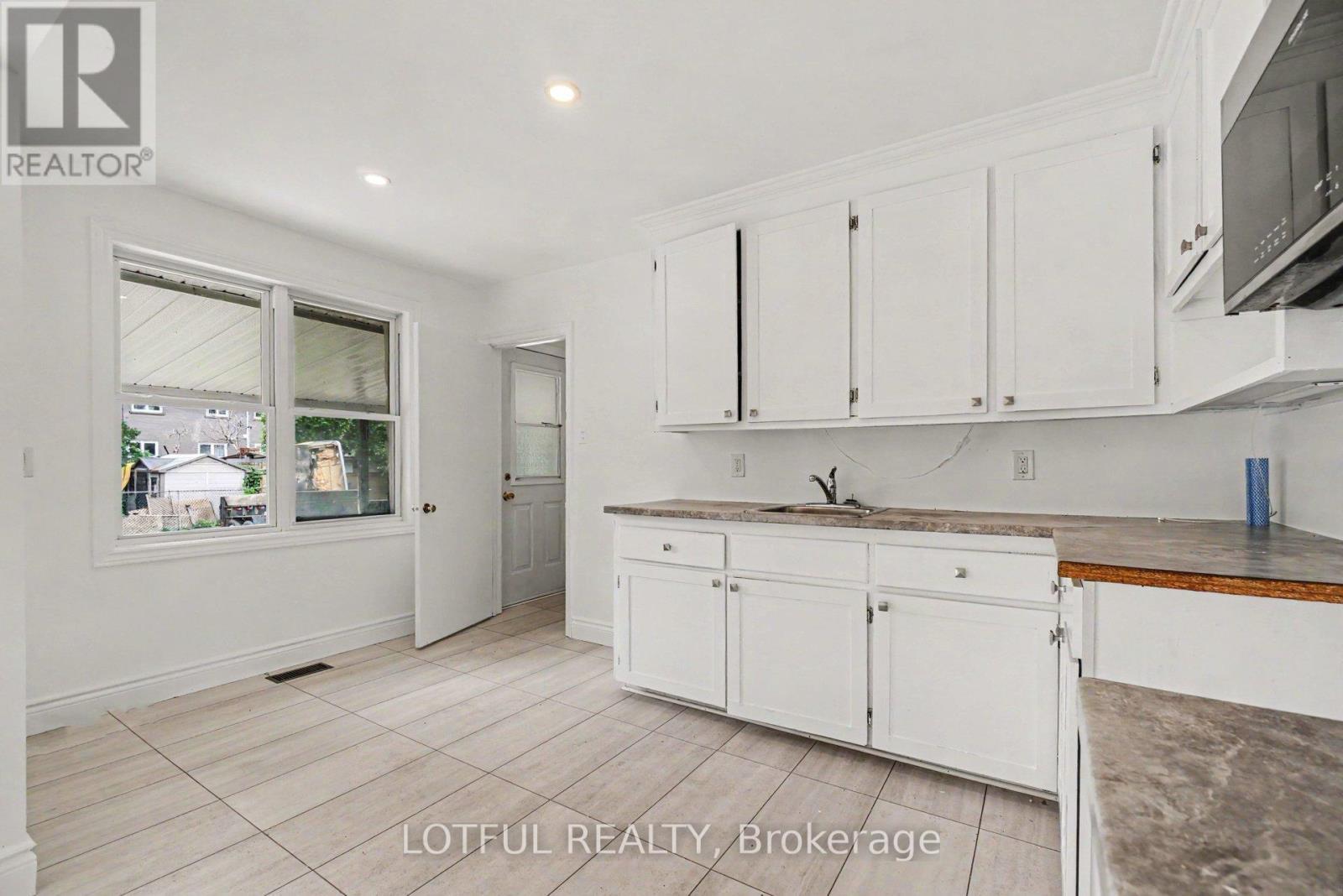 832 Rex Avenue, Ottawa, ON