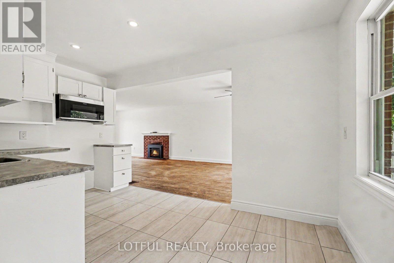 832 Rex Avenue, Ottawa, ON