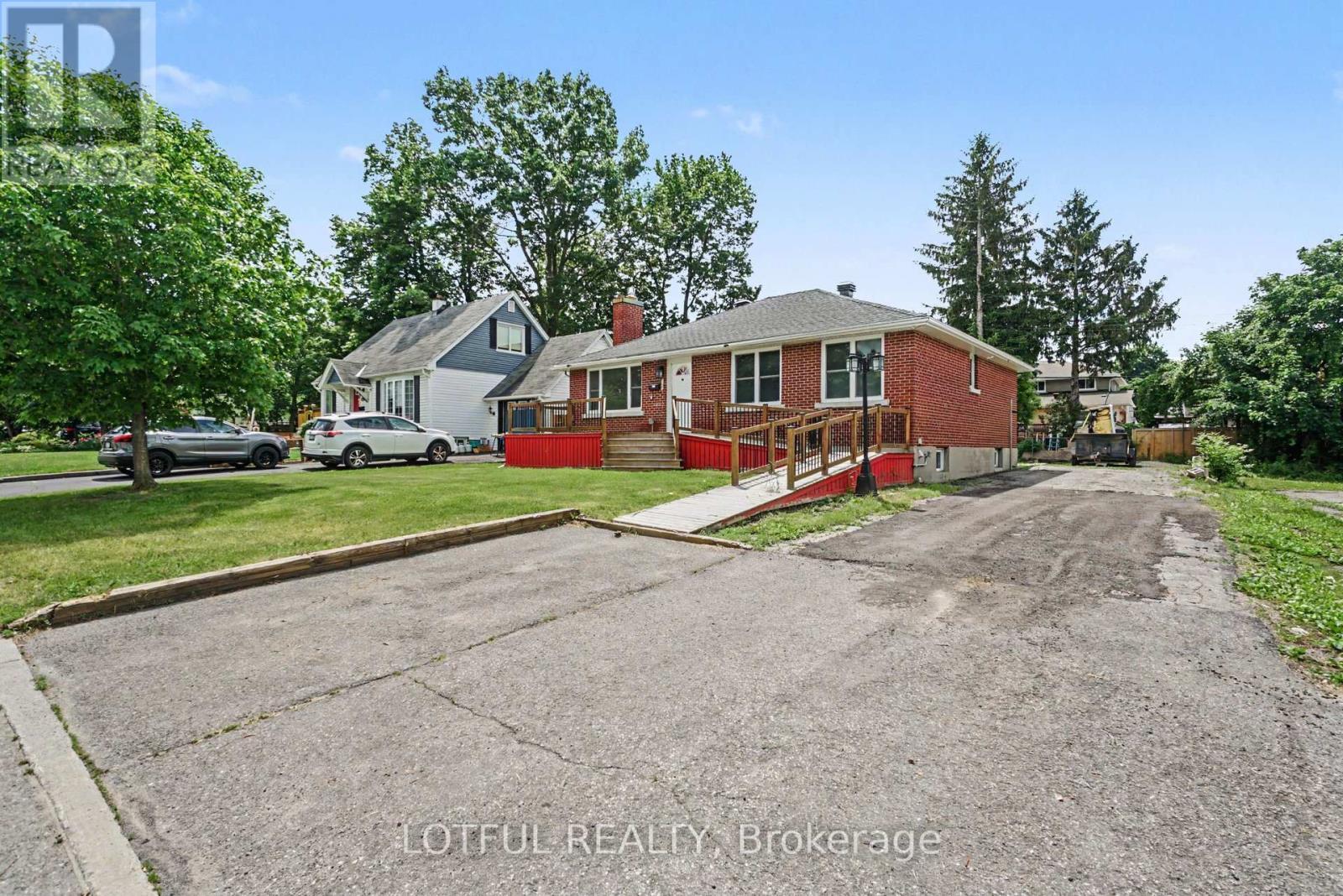 832 Rex Avenue, Ottawa, ON