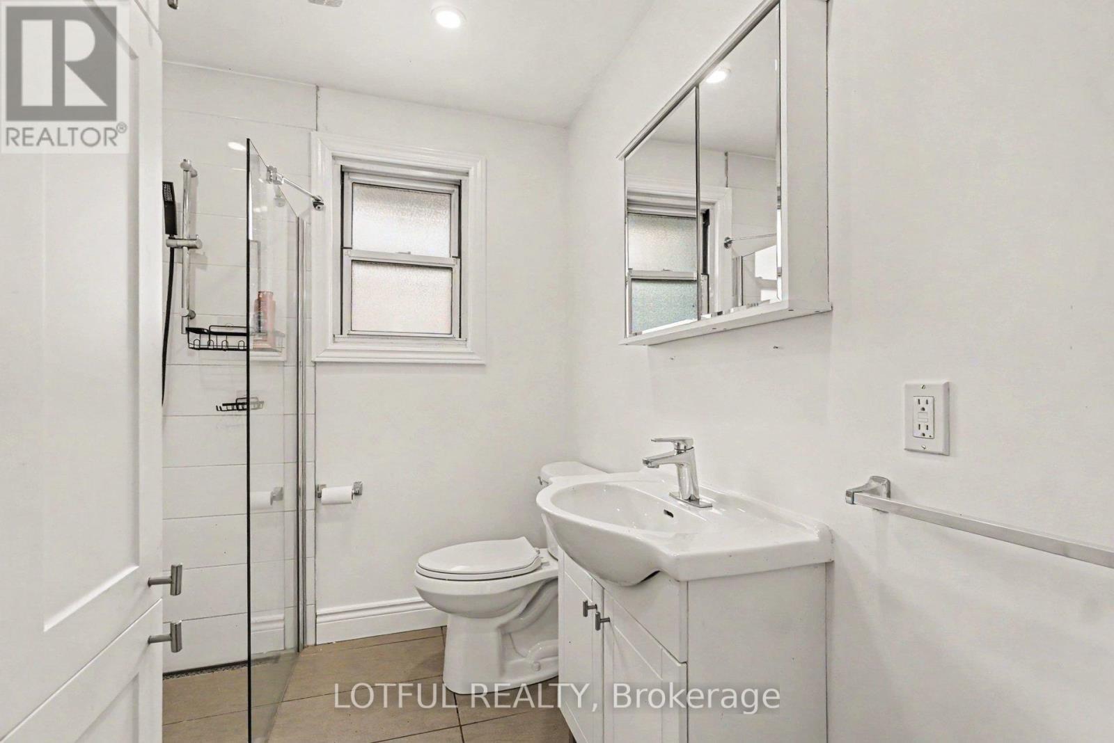 832 Rex Avenue, Ottawa, ON