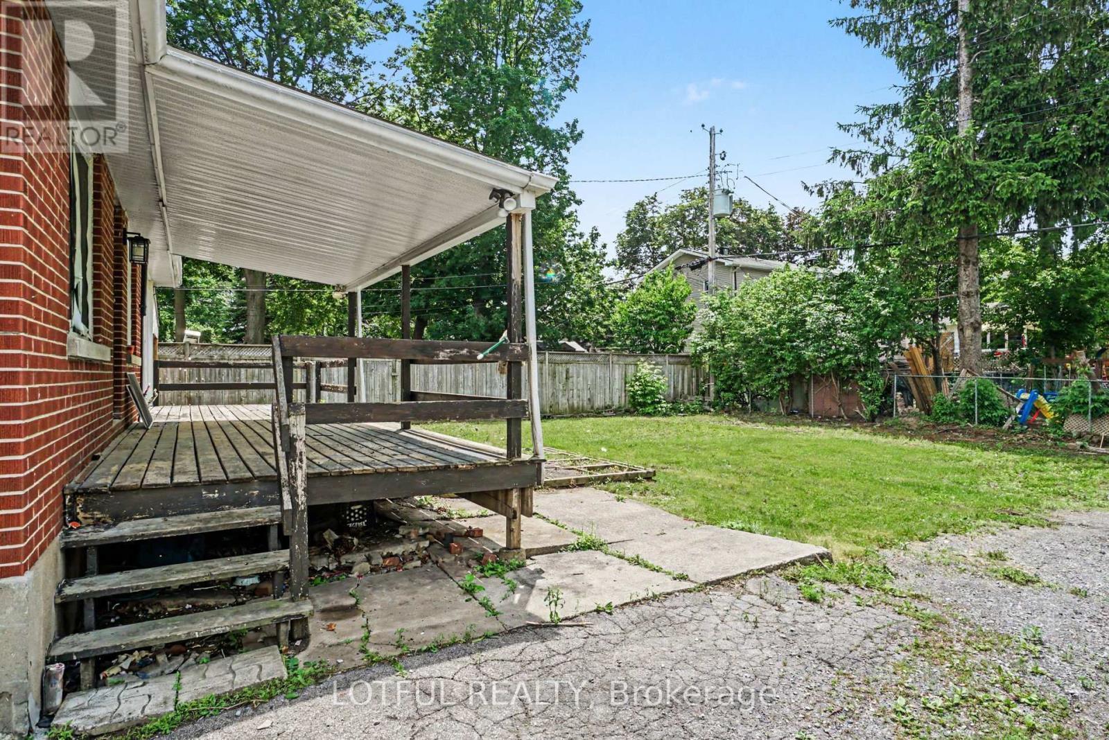 832 Rex Avenue, Ottawa, ON