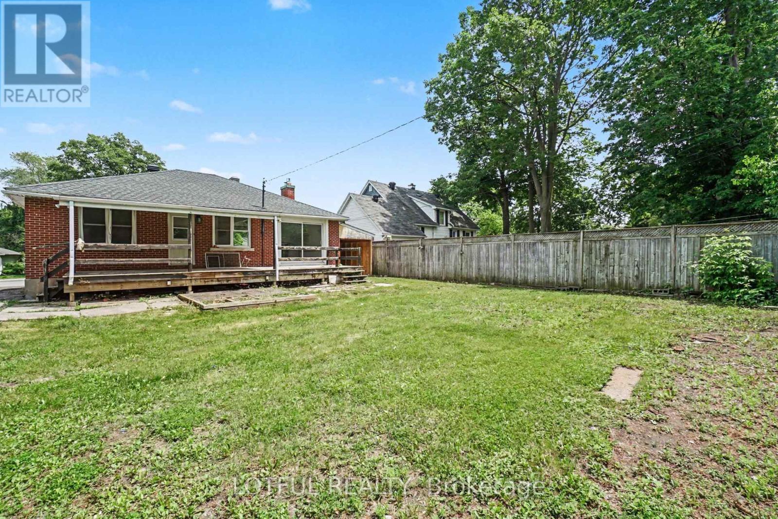 832 Rex Avenue, Ottawa, ON